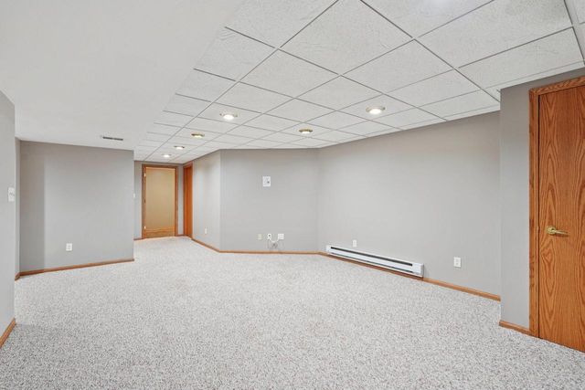 W146N6202 Wigwam DRIVE, Menomonee Falls, WI 53051