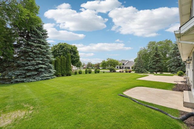 W146N6202 Wigwam DRIVE, Menomonee Falls, WI 53051