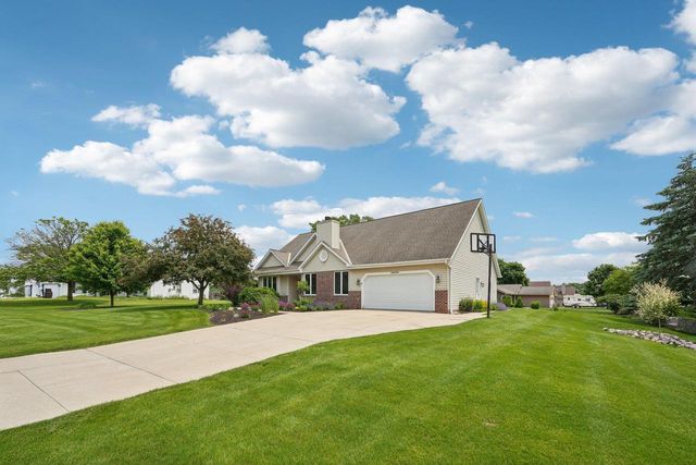 W146N6202 Wigwam DRIVE, Menomonee Falls, WI 53051