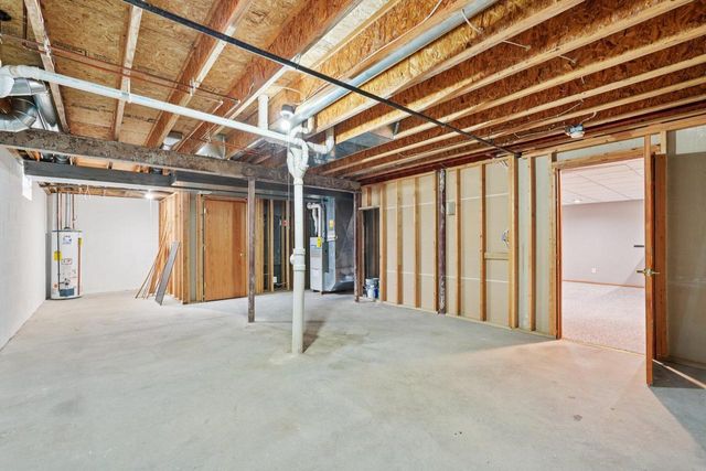 W146N6202 Wigwam DRIVE, Menomonee Falls, WI 53051