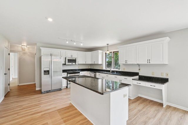 W146N6202 Wigwam DRIVE, Menomonee Falls, WI 53051