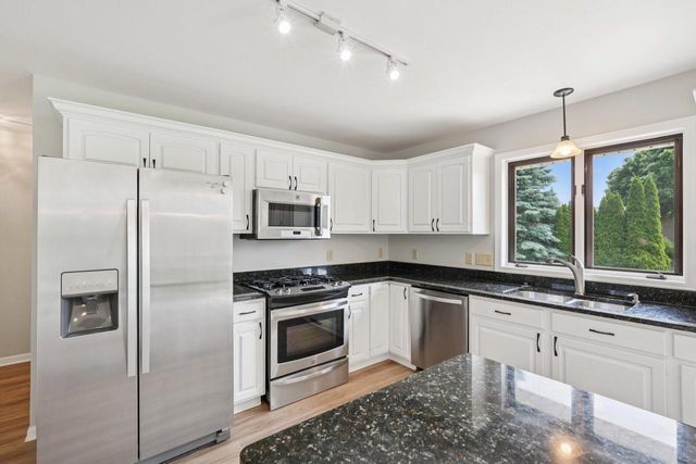 W146N6202 Wigwam DRIVE, Menomonee Falls, WI 53051