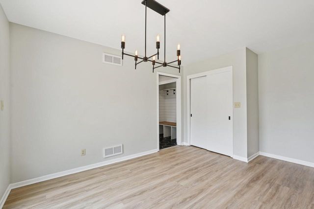 W146N6202 Wigwam DRIVE, Menomonee Falls, WI 53051