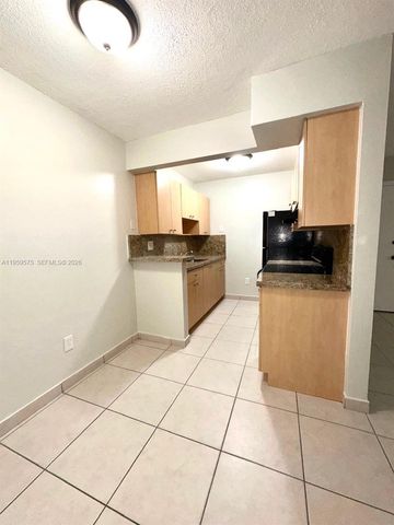 10786 N Kendall Dr D13, Miami, FL 33176