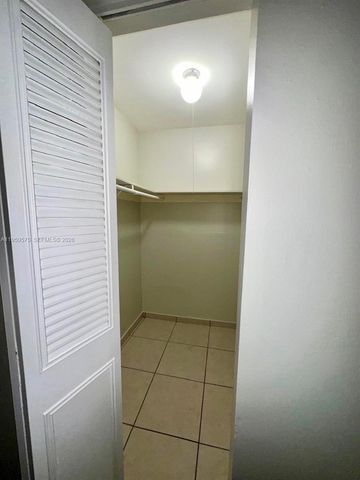 10786 N Kendall Dr D13, Miami, FL 33176