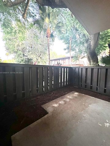 10786 N Kendall Dr D13, Miami, FL 33176