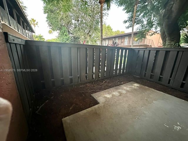 10786 N Kendall Dr D13, Miami, FL 33176