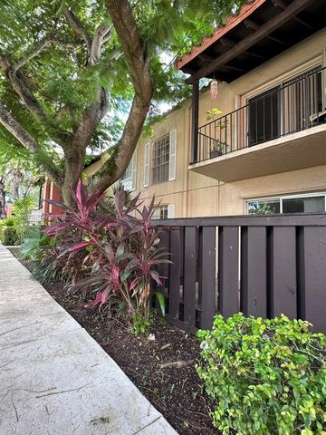 10786 N Kendall Dr D13, Miami, FL 33176