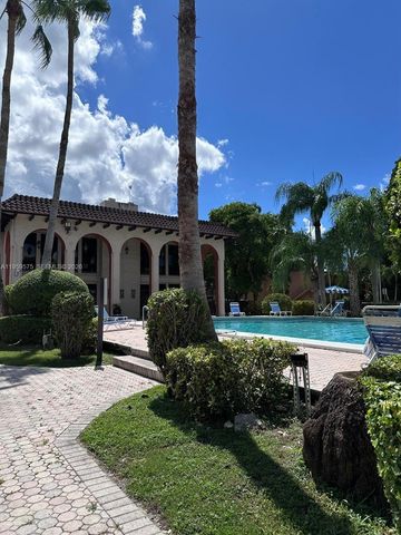 10786 N Kendall Dr D13, Miami, FL 33176