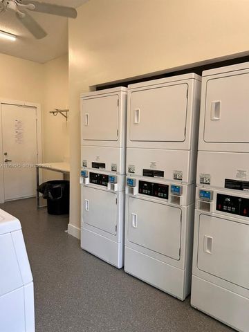 10786 N Kendall Dr D13, Miami, FL 33176