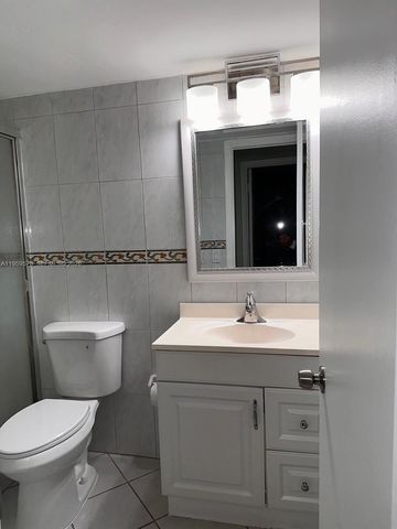 10786 N Kendall Dr D13, Miami, FL 33176