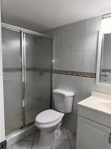 10786 N Kendall Dr D13, Miami, FL 33176