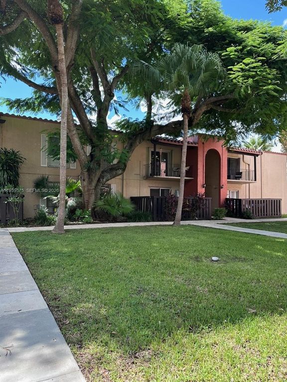 10786 N Kendall Dr D13, Miami, FL 33176