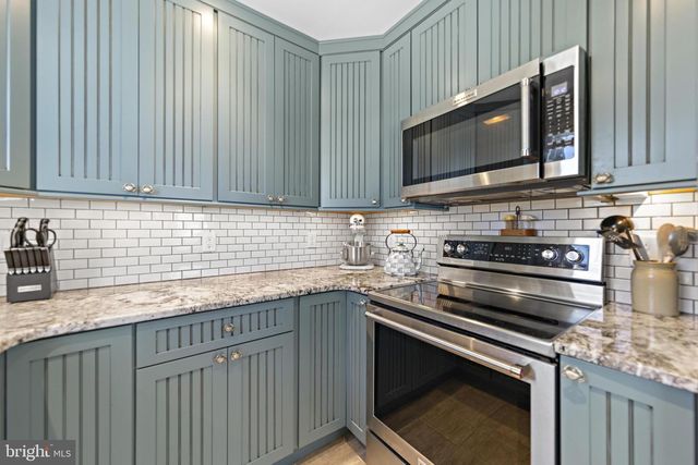 16 STARBOARD RD, Long Beach, NJ 08008