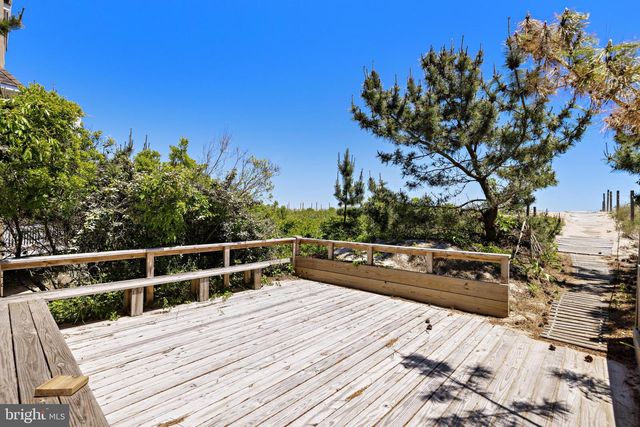 16 STARBOARD RD, Long Beach, NJ 08008