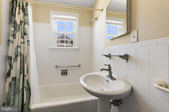 16 STARBOARD RD, Long Beach, NJ 08008