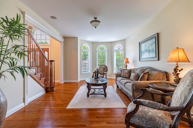 930 Stonebridge Drive, Schererville, IN 46375
