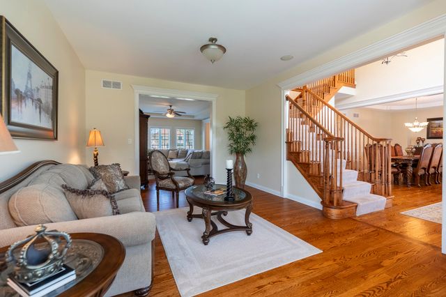 930 Stonebridge Drive, Schererville, IN 46375