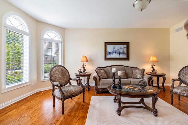 930 Stonebridge Drive, Schererville, IN 46375
