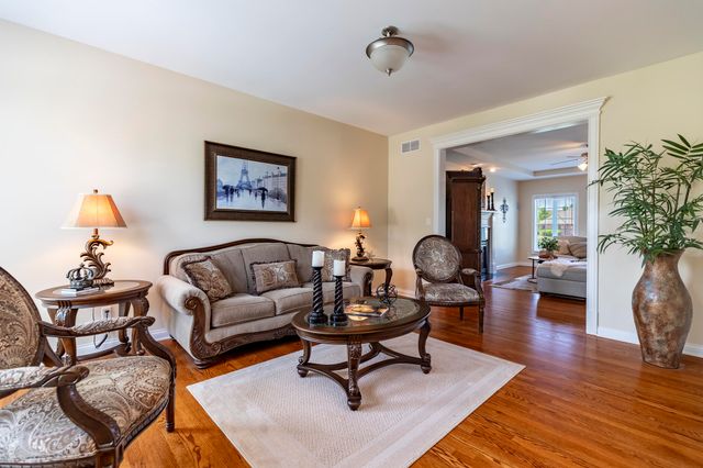930 Stonebridge Drive, Schererville, IN 46375