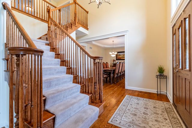 930 Stonebridge Drive, Schererville, IN 46375