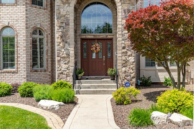 930 Stonebridge Drive, Schererville, IN 46375