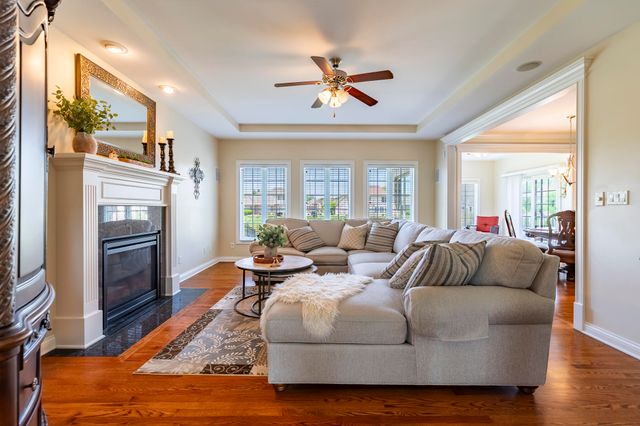 930 Stonebridge Drive, Schererville, IN 46375