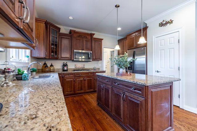 930 Stonebridge Drive, Schererville, IN 46375