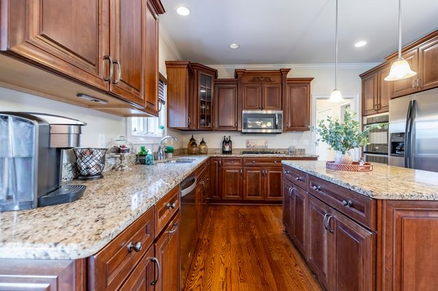 930 Stonebridge Drive, Schererville, IN 46375