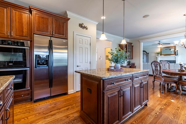 930 Stonebridge Drive, Schererville, IN 46375