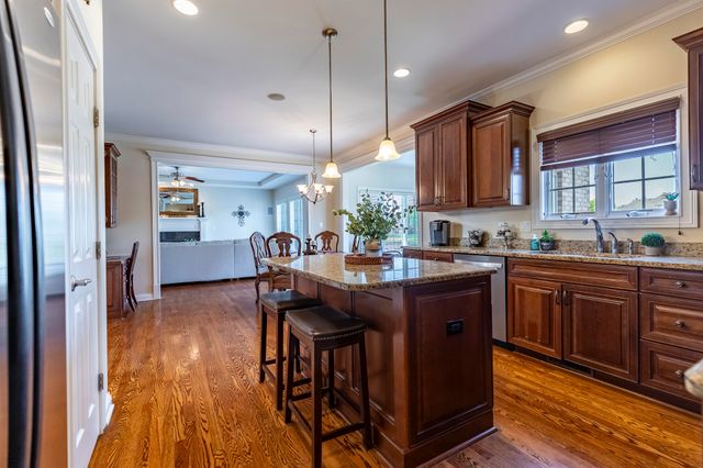 930 Stonebridge Drive, Schererville, IN 46375