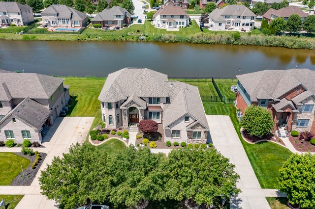 930 Stonebridge Drive, Schererville, IN 46375