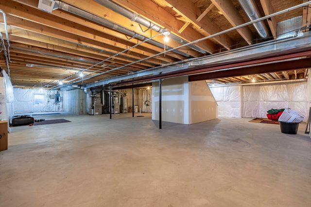 930 Stonebridge Drive, Schererville, IN 46375