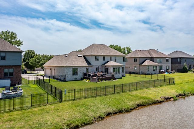 930 Stonebridge Drive, Schererville, IN 46375