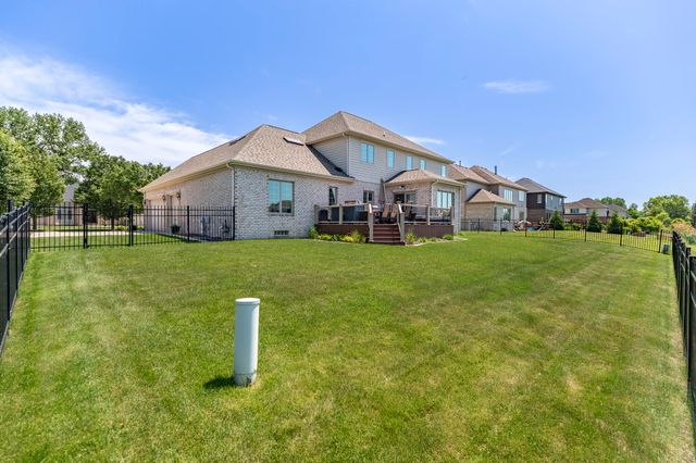 930 Stonebridge Drive, Schererville, IN 46375