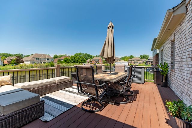 930 Stonebridge Drive, Schererville, IN 46375