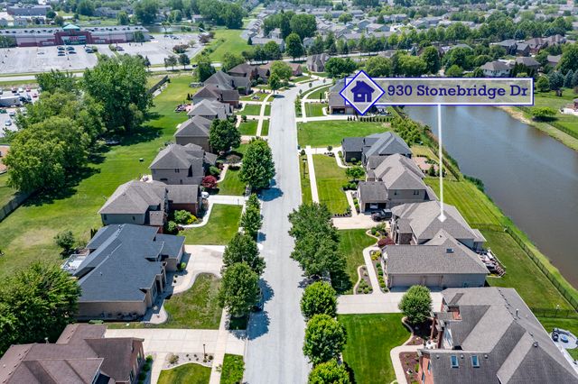 930 Stonebridge Drive, Schererville, IN 46375