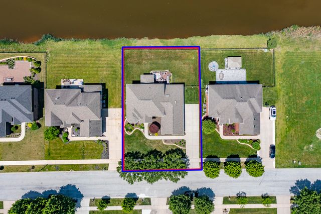 930 Stonebridge Drive, Schererville, IN 46375