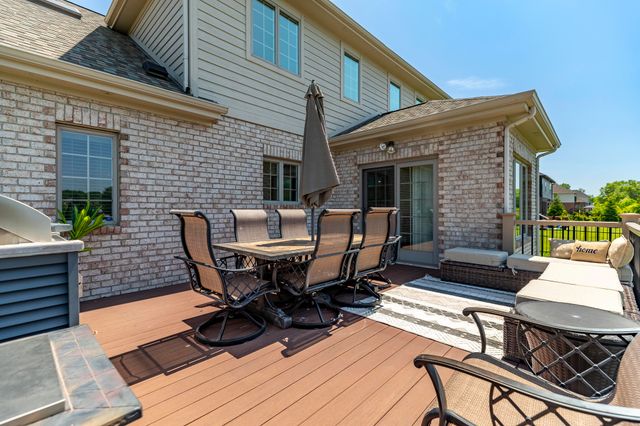 930 Stonebridge Drive, Schererville, IN 46375