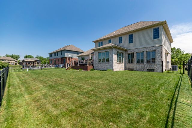 930 Stonebridge Drive, Schererville, IN 46375