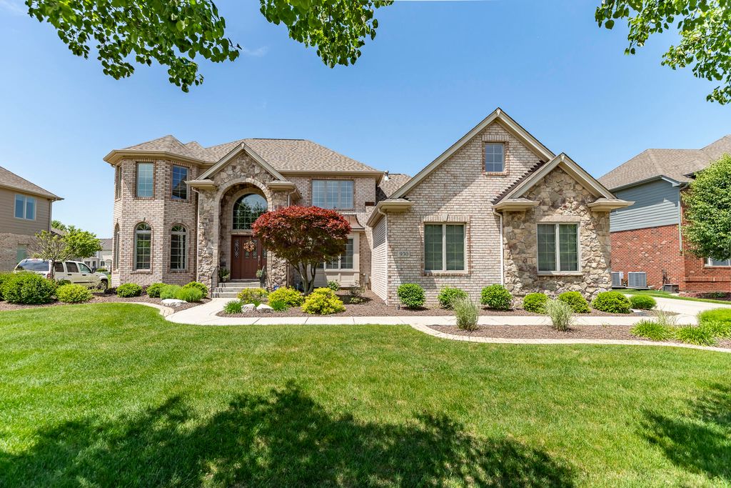 930 Stonebridge Drive, Schererville, IN 46375