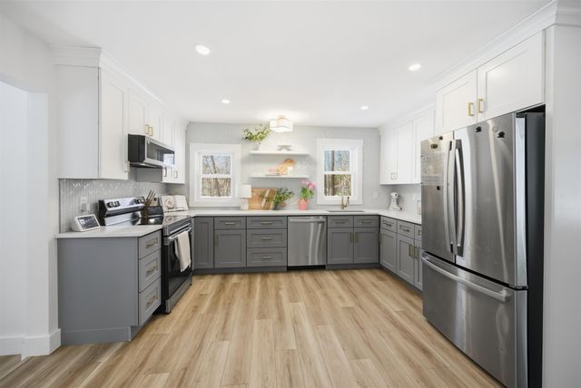 5 Wentworth Drive, Newton, NH 03858