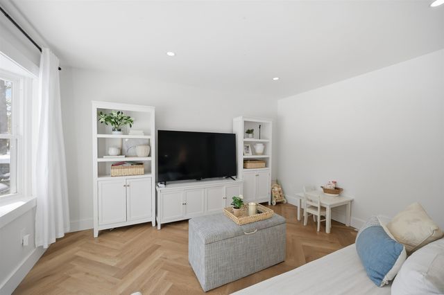 5 Wentworth Drive, Newton, NH 03858