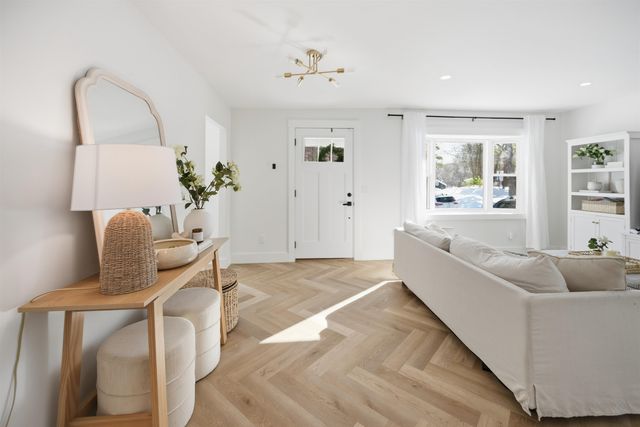 5 Wentworth Drive, Newton, NH 03858