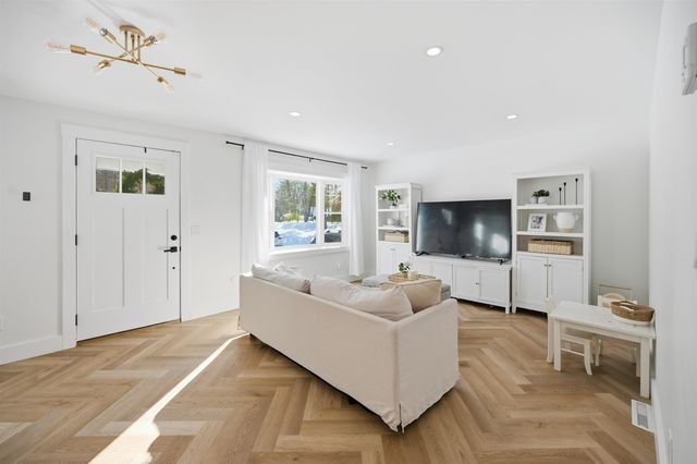 5 Wentworth Drive, Newton, NH 03858