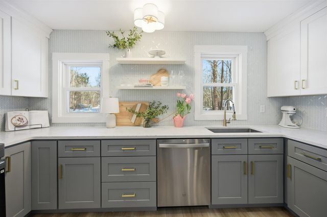 5 Wentworth Drive, Newton, NH 03858