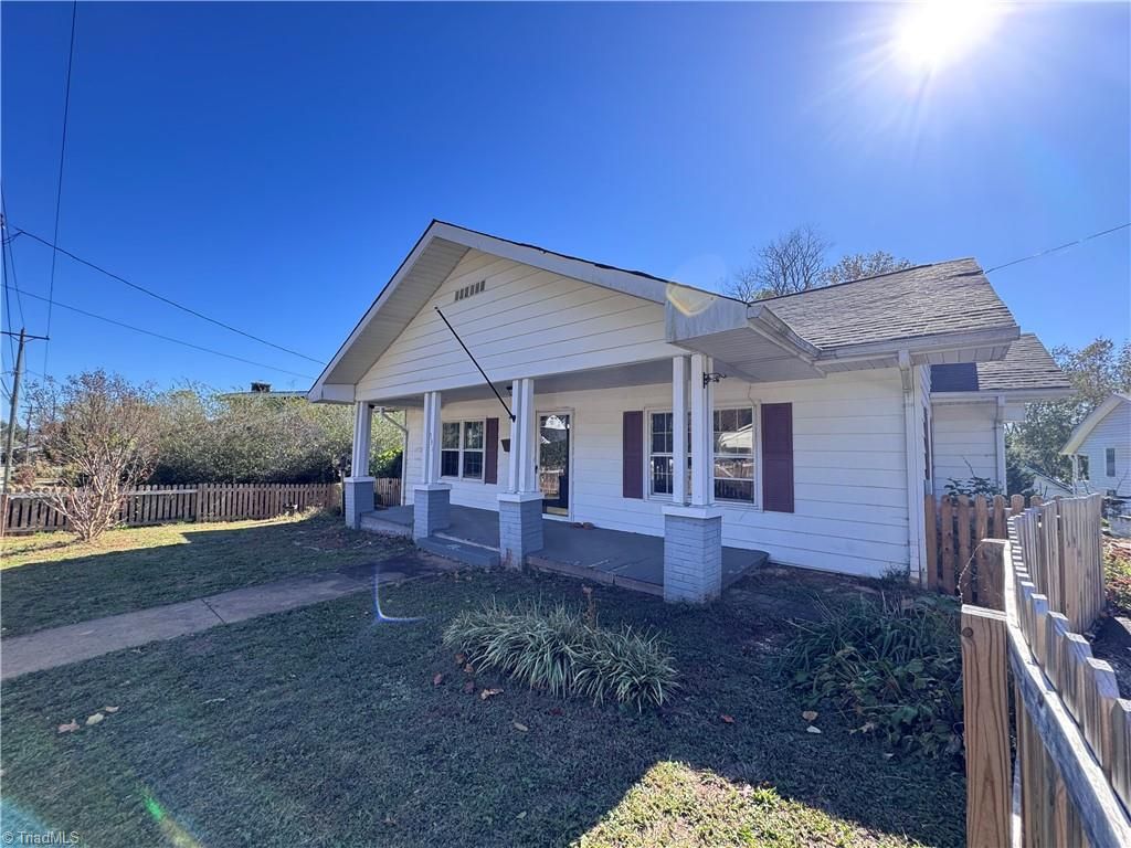 531 Elk Spur Street, Elkin, NC 28621