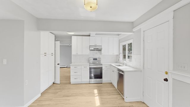 6 Balsamwood Ave, Billerica, MA 01821