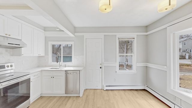 6 Balsamwood Ave, Billerica, MA 01821