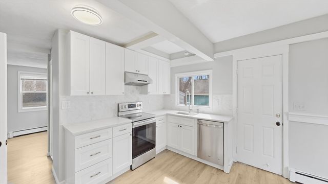 6 Balsamwood Ave, Billerica, MA 01821